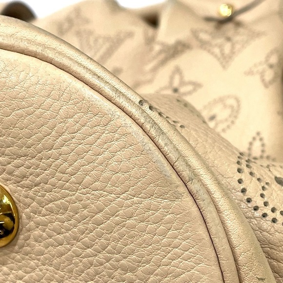 Louis Vuitton Monogram Mahina Shoulder Bag - Picture 3 of 10